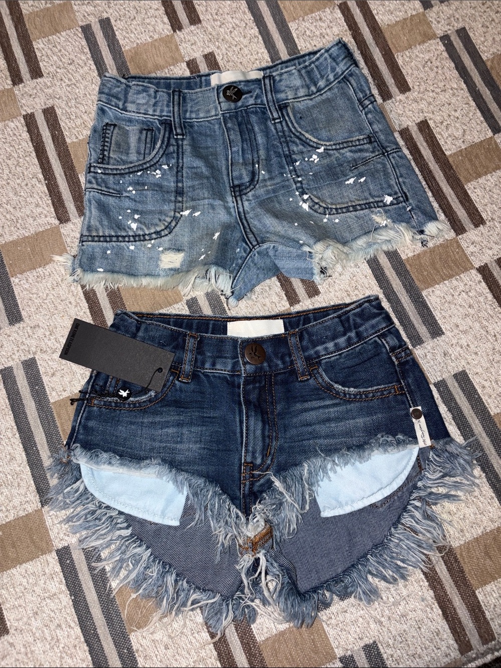 New Sz 6-7 bundle
Lot one teaspoon Denim Frayed Hem girls Shorts - Blue